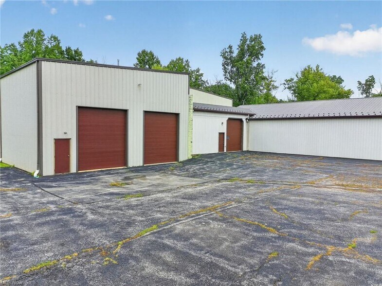 More Photos Of 3045 W Prospect Rd, Ashtabula Flex For Sale