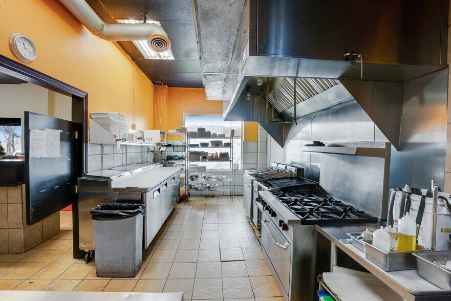 More Photos Of 231 St Paul St W, St Catharines General Retail For Sale