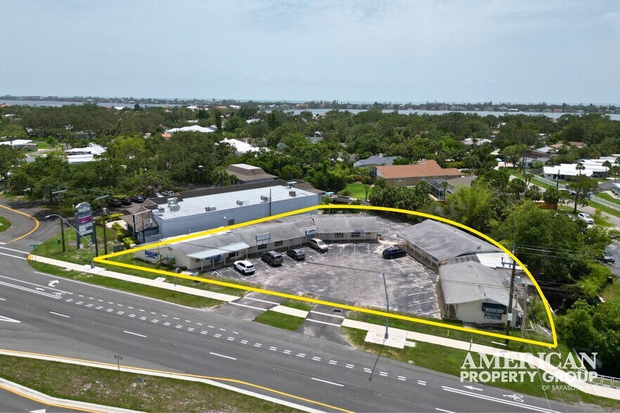 Primary Photo Of 7204 S Tamiami Trl, Sarasota Freestanding For Sale
