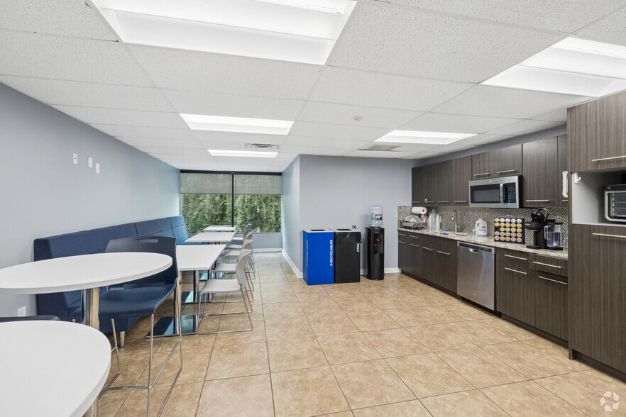 More Photos Of 523 Hollywood Ave, Cherry Hill Office For Lease