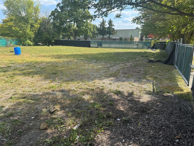 More Photos Of 20720 Tuck Rd, Farmington Hills Manufacturing For Sale
