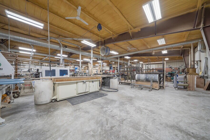 More Photos Of 29 Red Oak Rd, High Hill Manufacturing For Sale