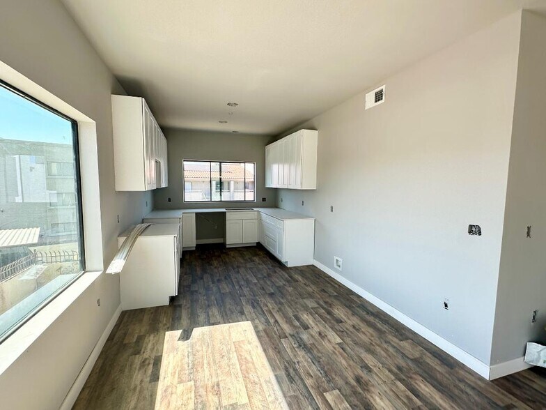 More Photos Of 11830 N 28th Dr, Phoenix Apartments For Sale
