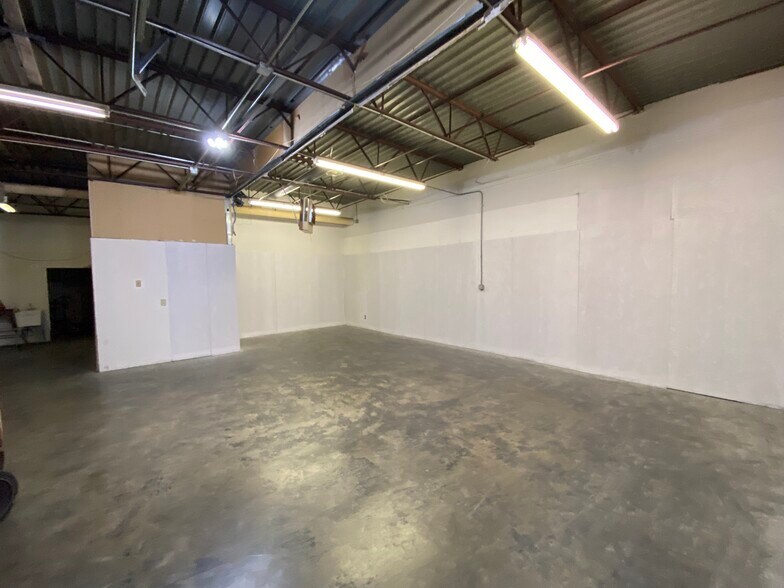 More Photos Of 2525 Nevada Ave N, Golden Valley Light Distribution For Sale