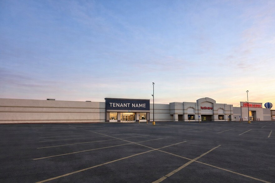 More Photos Of 613 S Dugan Rd, Wichita Freestanding For Lease