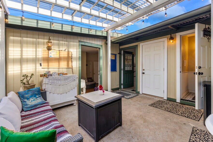 More Photos Of 145 N Market St, Wailuku Storefront Retail Residential For Lease