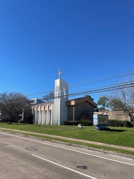 More Photos Of 5900 Pinemont Dr, Houston Religious Facility For Sale