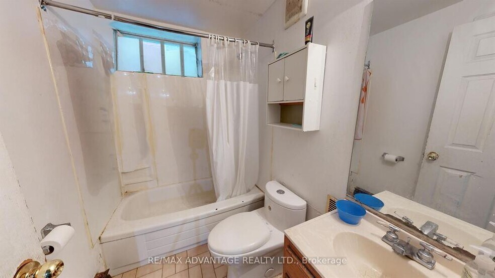 More Photos Of 193 Wharncliffe Rd N, London Apartments For Sale