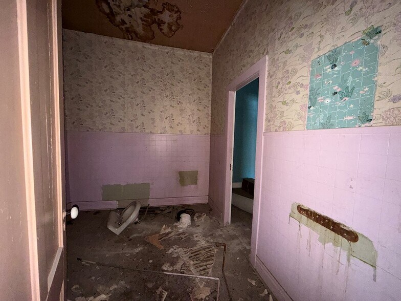 More Photos Of 130 W Main St, Westfield Flex For Sale