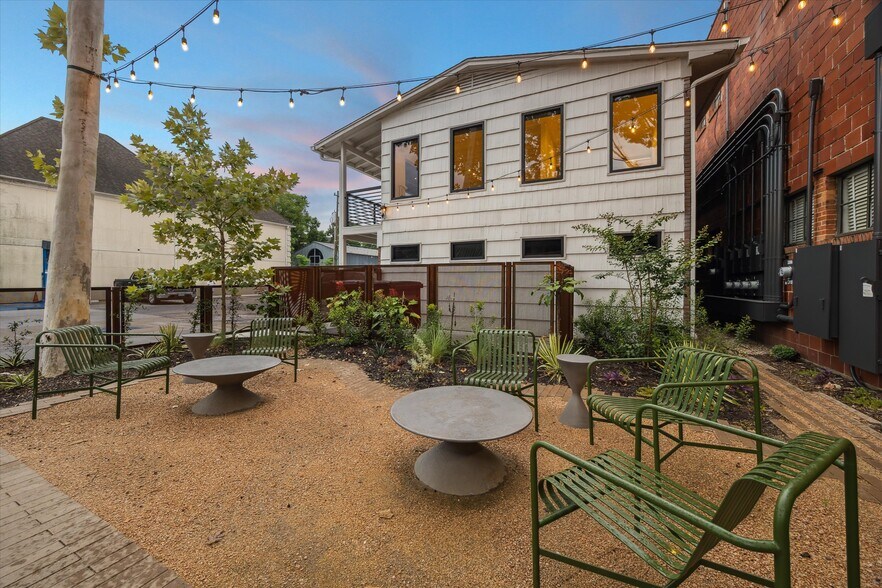 More Photos Of 2422 Bartlett St, Houston Loft Creative Space For Lease