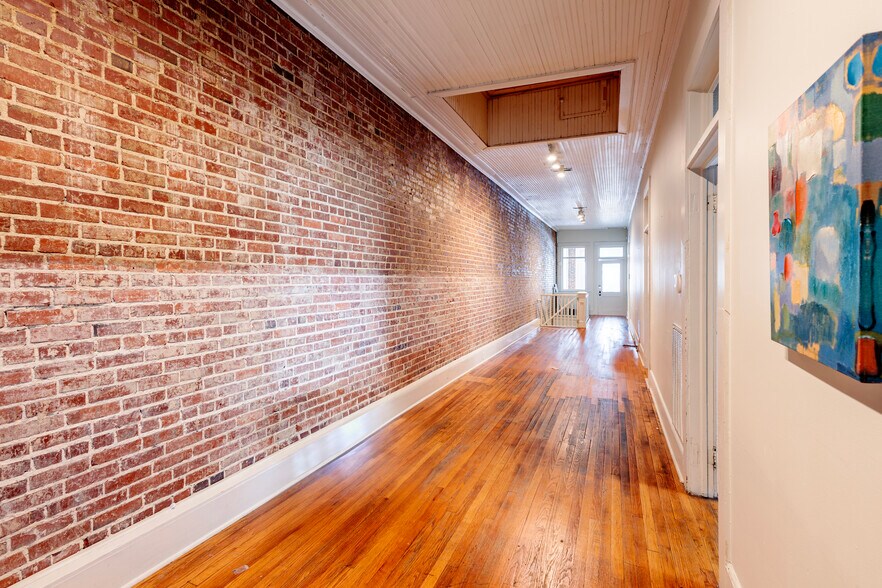 More Photos Of 204 Main St W, Hartselle Storefront Retail Office For Sale