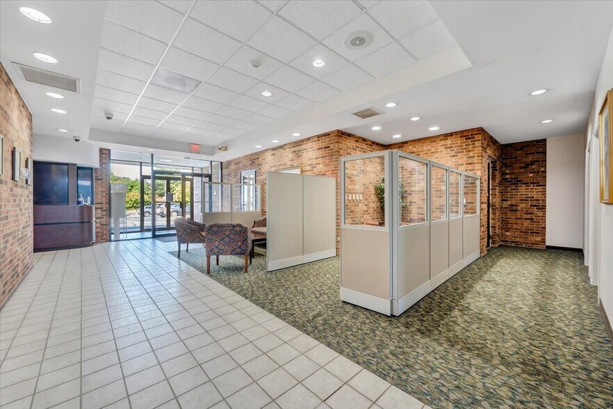 More Photos Of 5240 Valleypark Dr, Roanoke Office For Sale