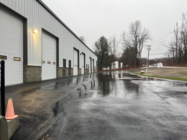 More Photos Of 546 Stafford, Cherry Valley Light Manufacturing For Lease