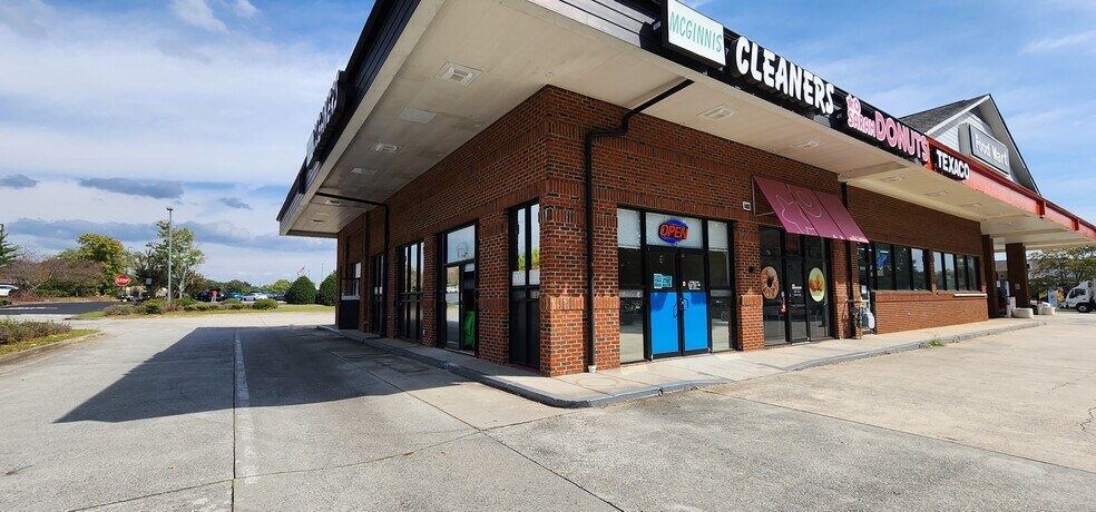 More Photos Of 7110 McGinnis Ferry Rd, Suwanee Service Station For Lease