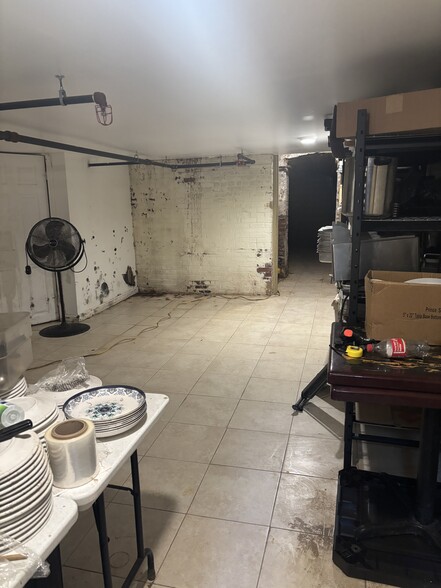 More Photos Of 192 Bay St, Staten Island Storefront Retail Residential For Lease