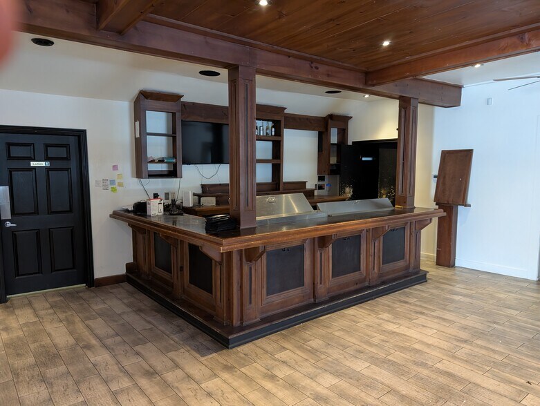 More Photos Of 2300 Wharncliffe Rd S, London Restaurant For Sale