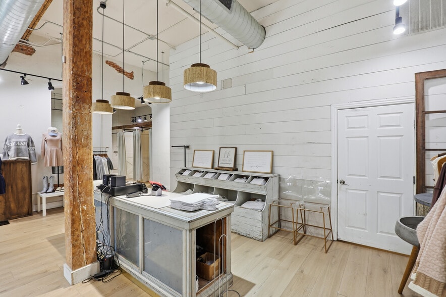 More Photos Of 101 W Louisiana St, McKinney Storefront Retail Office For Lease