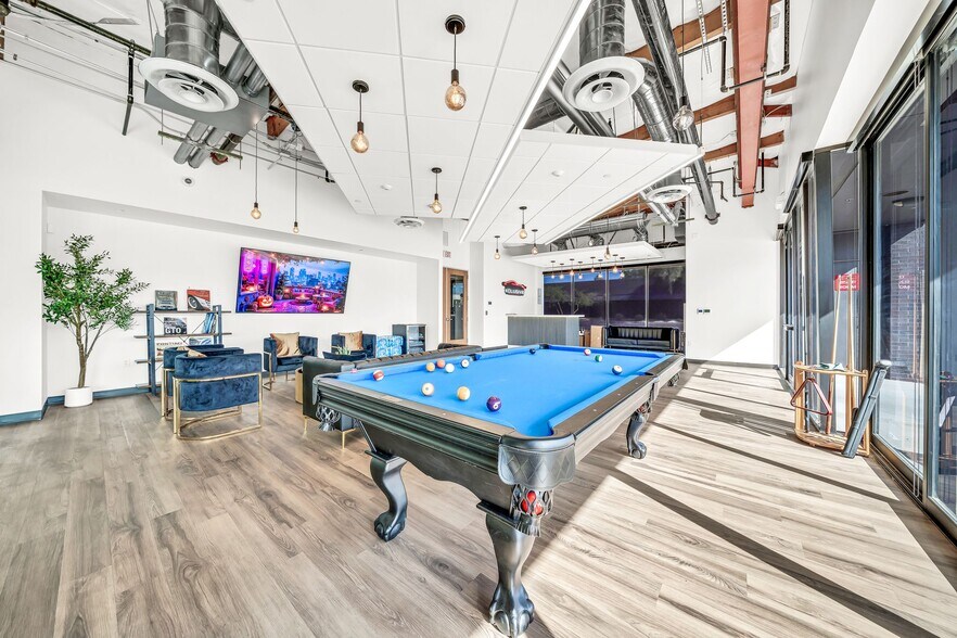 More Photos Of 14505 N Hayden Rd, Scottsdale Light Distribution For Lease