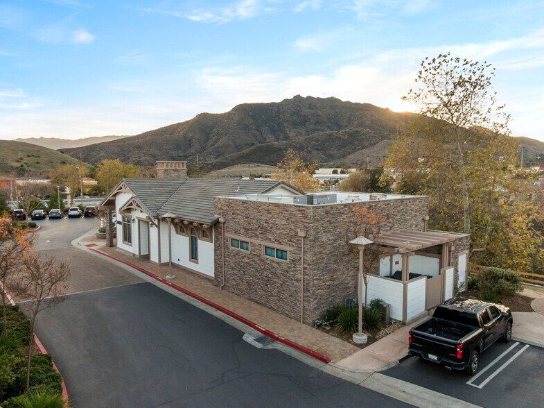 More Photos Of 29001 Canwood St, Agoura Hills Restaurant For Lease
