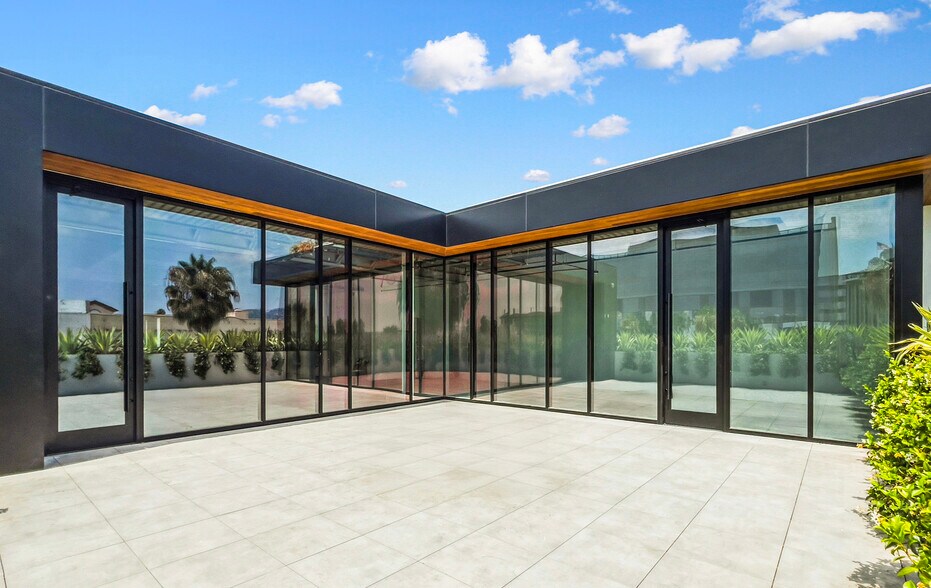 More Photos Of 315-319 N Beverly Dr, Beverly Hills Storefront For Lease