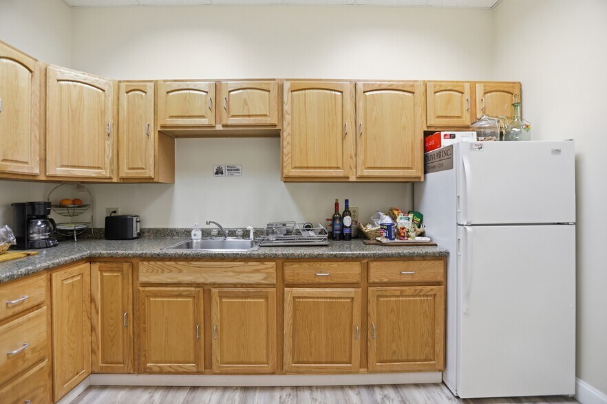 More Photos Of 678 Andover St, Lawrence Light Manufacturing For Lease