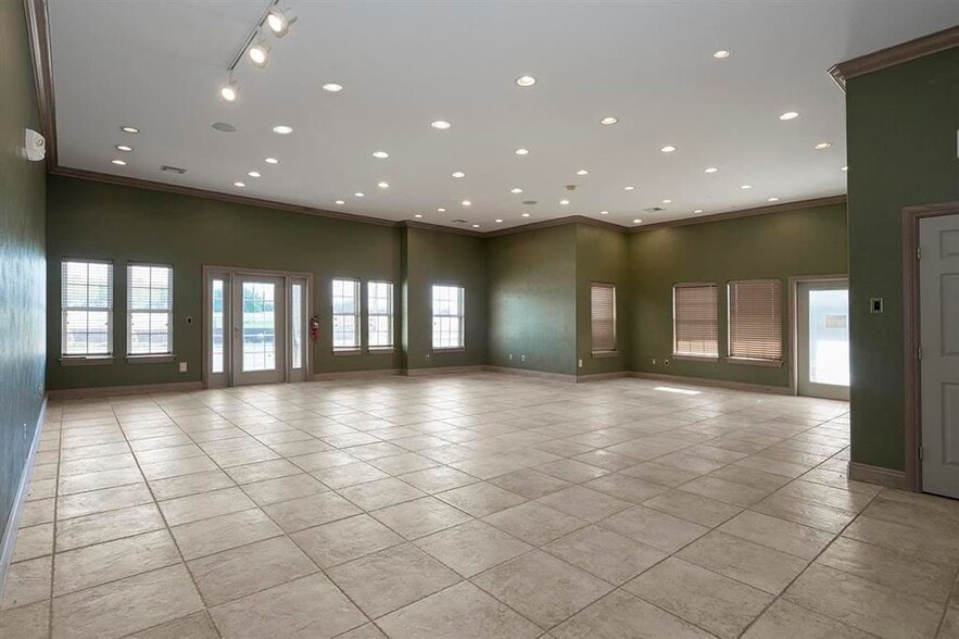 More Photos Of 1760 W Lakeview Rd, Stillwater Office For Sale