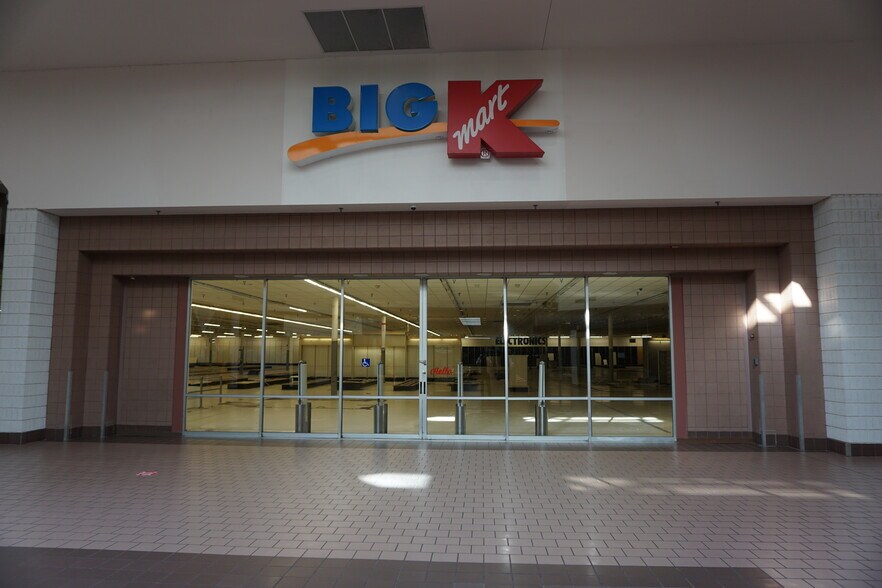 More Photos Of 93 W Campbell Rd, Rotterdam Freestanding For Sale