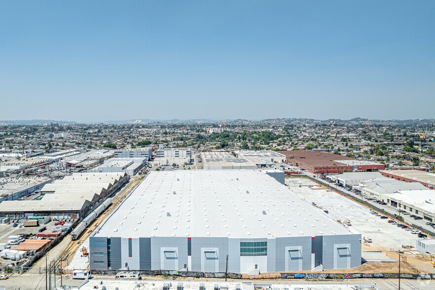More Photos Of 3690 Union Pacific Ave, Los Angeles Distribution For Lease