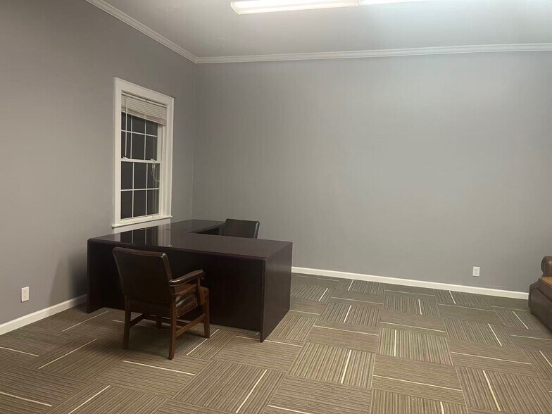 More Photos Of 330 S Wall St, Calhoun Office For Lease