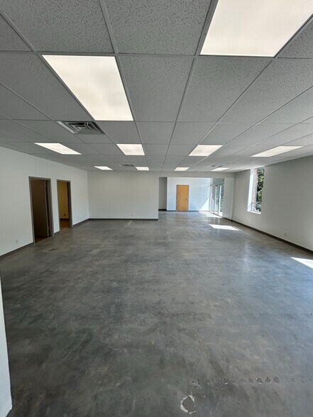 More Photos Of 5055-5061 Kennedy Rd, Forest Park Warehouse For Lease