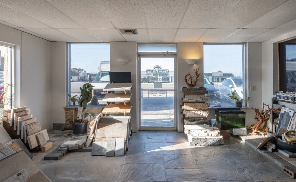 More Photos Of 6887 Philips Hwy, Jacksonville Freestanding For Sale
