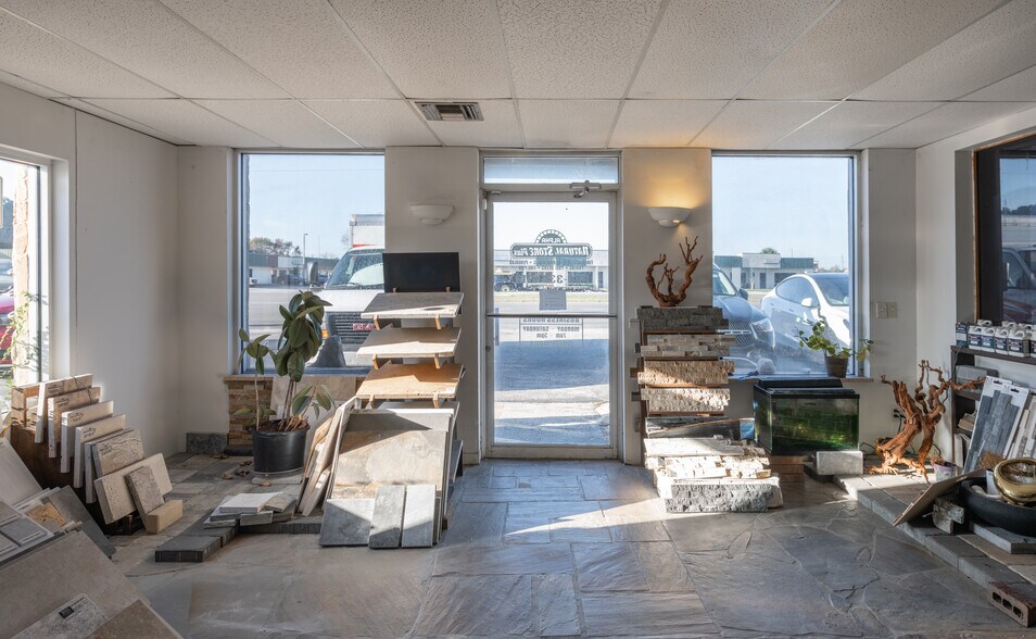 More Photos Of 6887 Philips Hwy, Jacksonville Freestanding For Sale