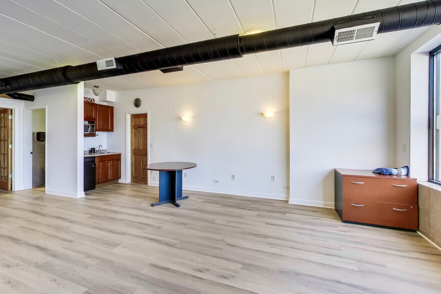 More Photos Of 7437 W Irving Park Rd, Chicago Office For Lease