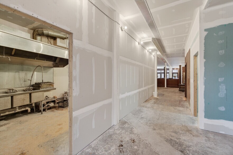More Photos Of 316 Wall St, Kingston Storefront Retail Residential For Lease