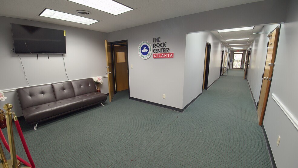 More Photos Of 3299 Northcrest Rd, Atlanta Office For Sale