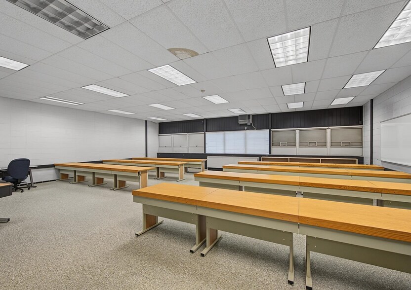 More Photos Of 1600 26th St, Monroe Schools For Sale