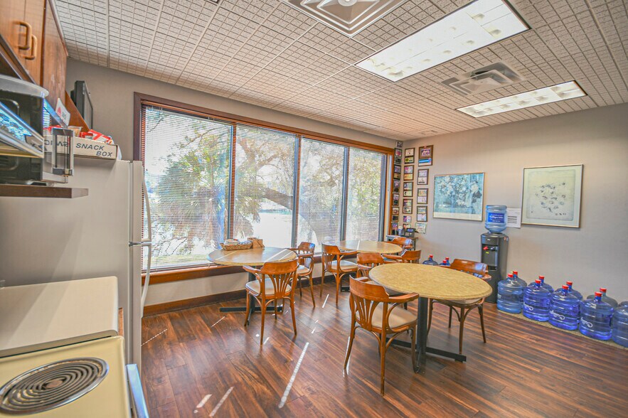 More Photos Of 220 Mckenzie Ave, Panama City Office For Sale