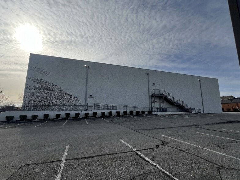 More Photos Of 4780 Cornell Rd, Cincinnati Movie Theatre For Sale