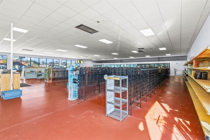 More Photos Of 1523 Stewart Dr, Chickasha Convenience Store For Sale