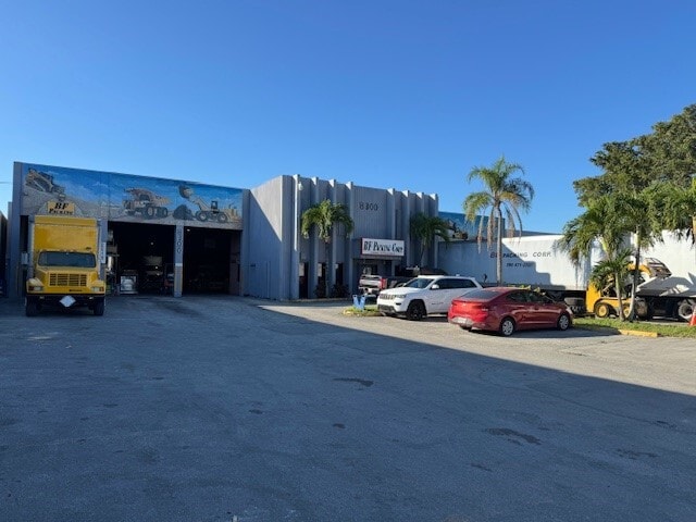 More Photos Of 8300 NW 70th St, Miami Warehouse For Lease