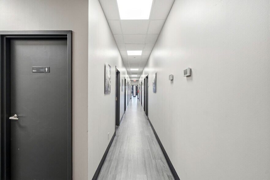 More Photos Of 1 W Mountain St, Fayetteville Office For Lease