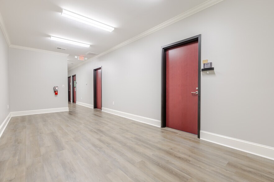 More Photos Of 1069 Bayshore Dr, Rock Hill Office For Lease