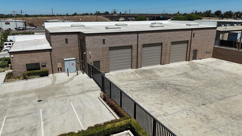 More Photos Of 1650 Olympic Dr, Turlock Warehouse For Lease