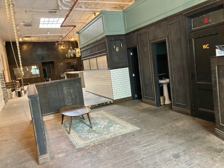 More Photos Of 49 Monroe St, New York Warehouse For Lease