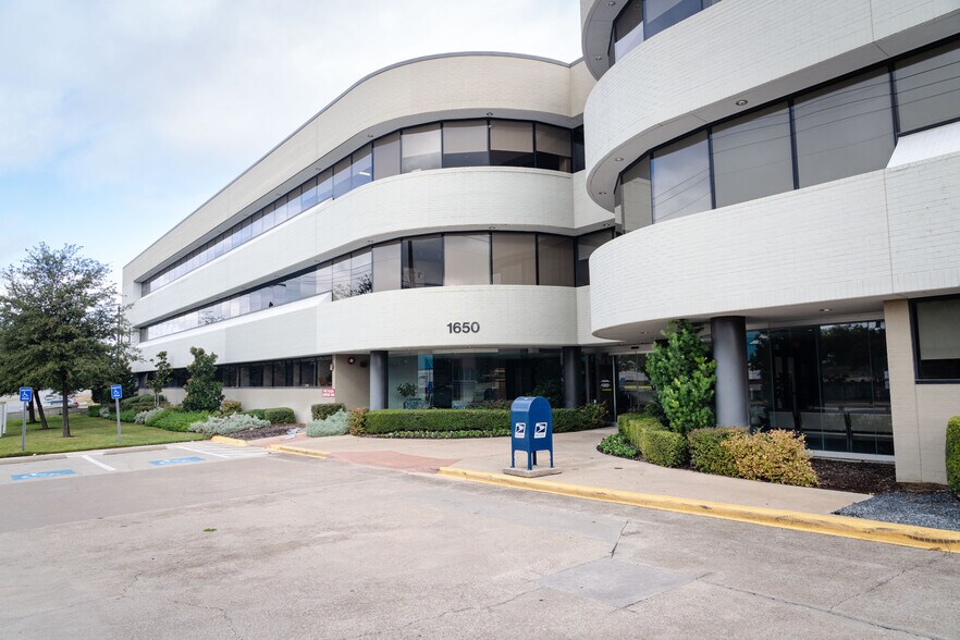 More Photos Of 1650 W Rosedale St, Fort Worth Medical For Lease