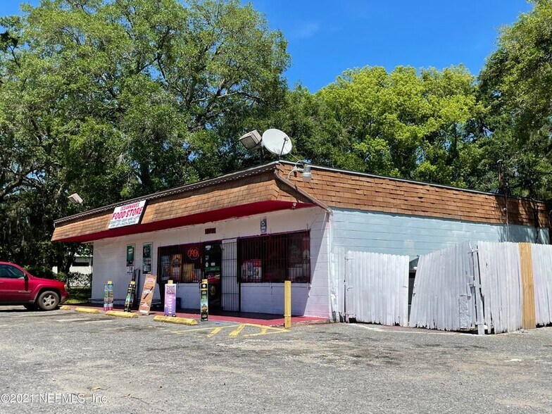 Primary Photo Of 13721 N Main St, Jacksonville Convenience Store For Sale