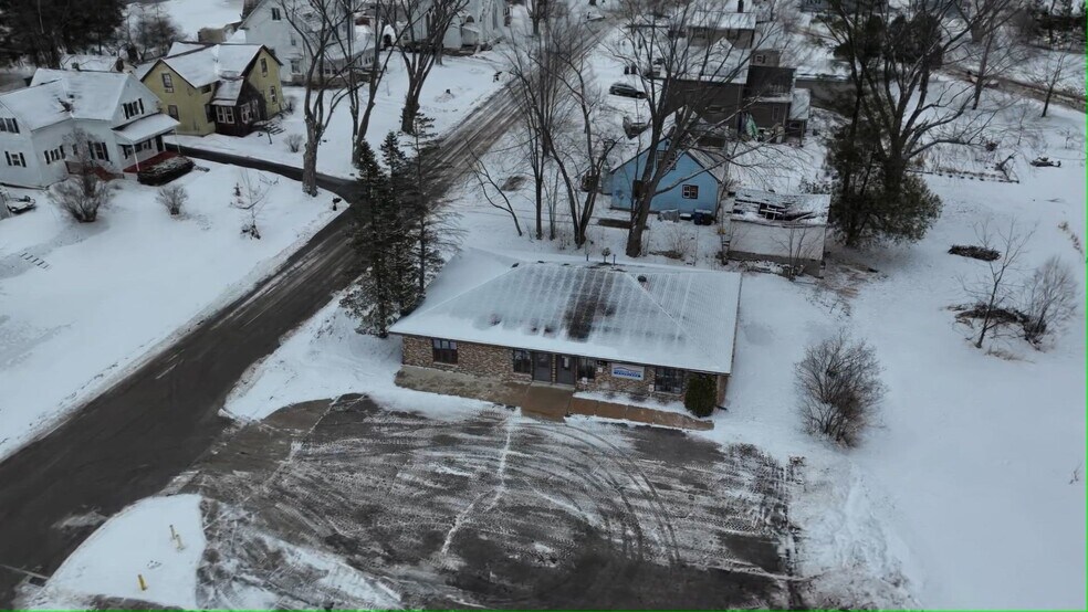 Primary Photo Of 200-202 S Cherry St, Wittenberg Medical For Sale