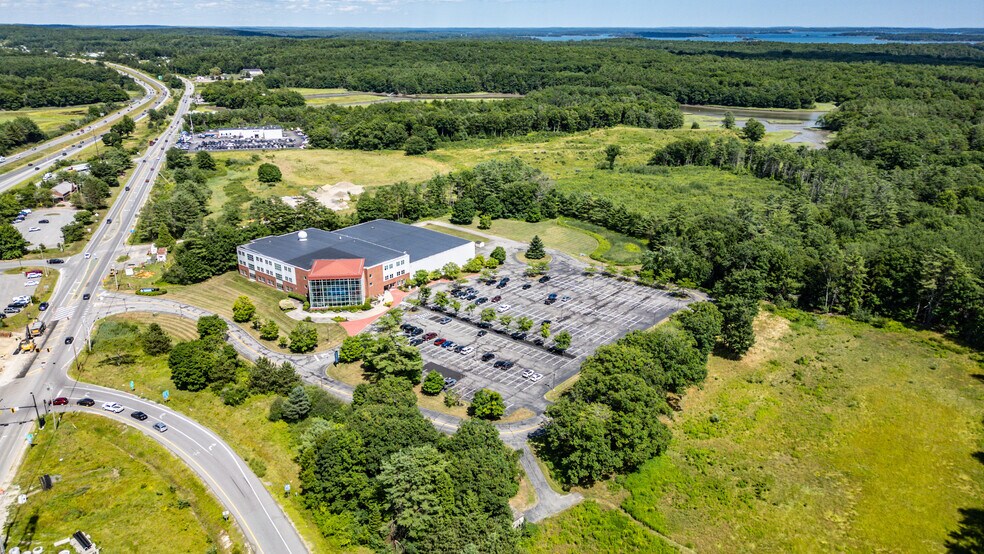 More Photos Of 2 Delorme Dr, Yarmouth Flex For Sale