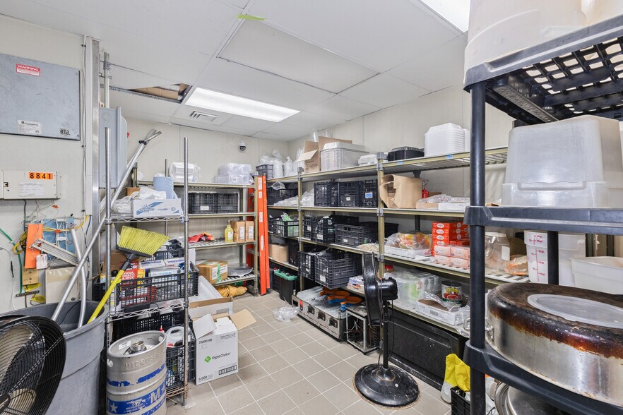 More Photos Of 8841 Commodity Cir, Orlando Fast Food For Lease