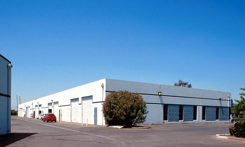 More Photos Of 10398 Rockingham Dr, Sacramento Warehouse For Lease